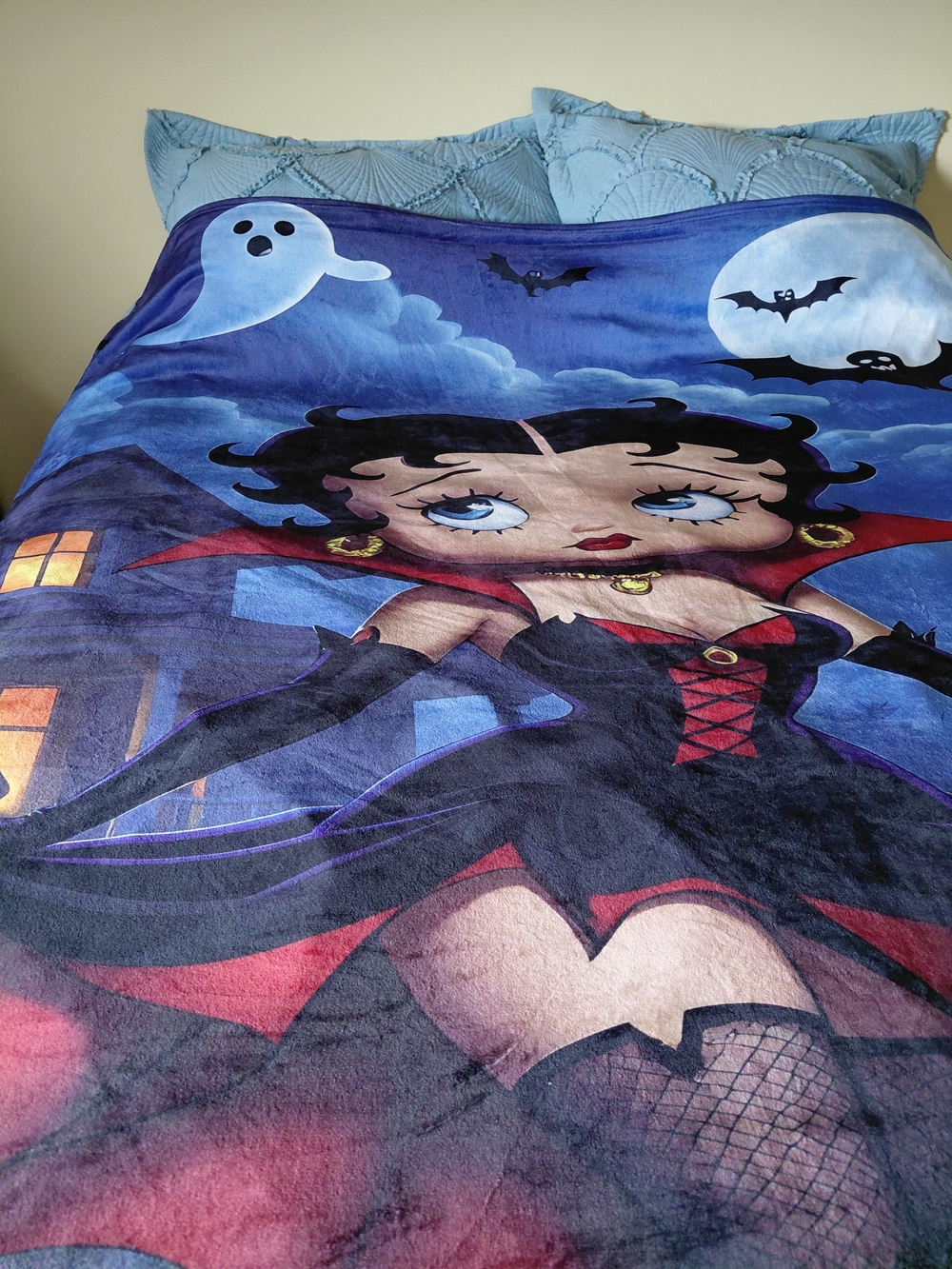 Betty Boop Blue Halloween Plush Blanket - Soft Home Bedding